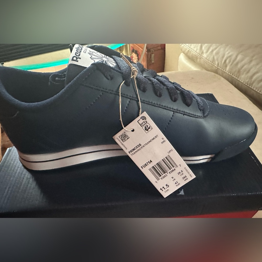 NEW Women’s Reebok shoes 👟 - Picture 2 of 6